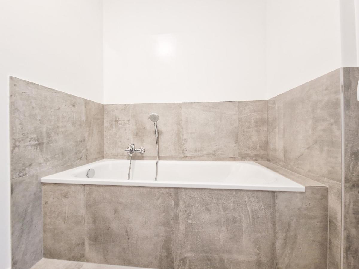 Raj Living - City Apartment With 3 Rooms - 15 Min Messe Dus & 10 Min Old Town Dus 杜塞尔多夫 外观 照片