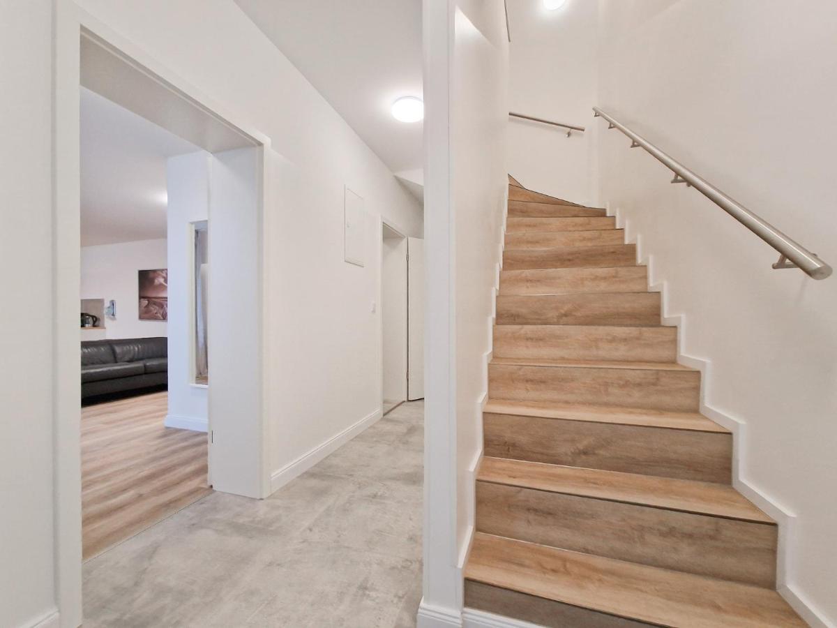 Raj Living - City Apartment With 3 Rooms - 15 Min Messe Dus & 10 Min Old Town Dus 杜塞尔多夫 外观 照片